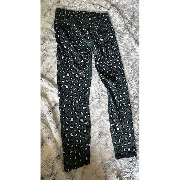 FABLETICS leggings Define PowerHold High-Waisted 7/8 Leopard Green - Picture 5 of 6